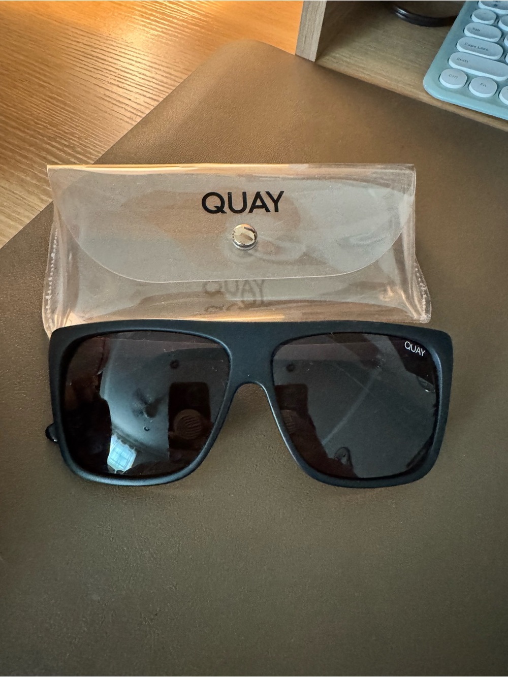 Quay x Desi Limited Edition Oversized Glasses Black/Rose Gold